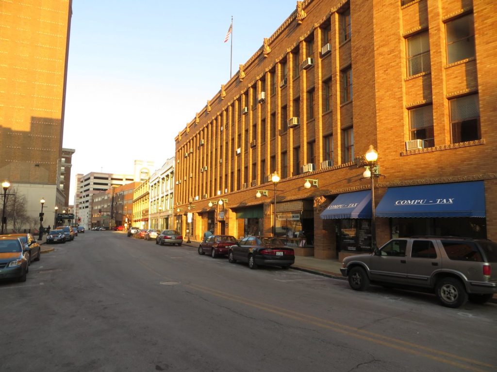 downtown aurora illinois