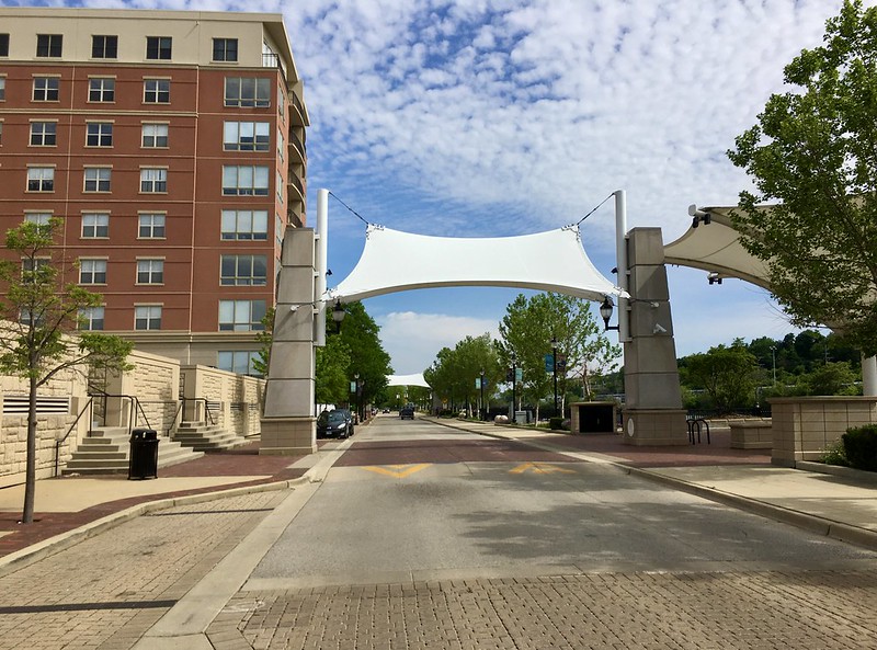 downtown elgin illinois streets